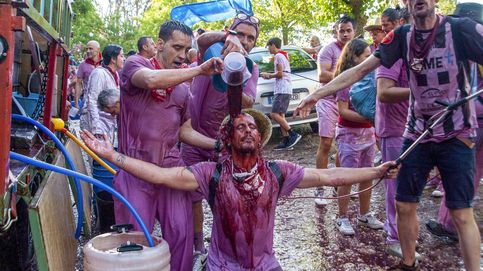 Batalla del vino de Haro (La Rioja) y festival de Música y Danza en Granada: el día en fotos 