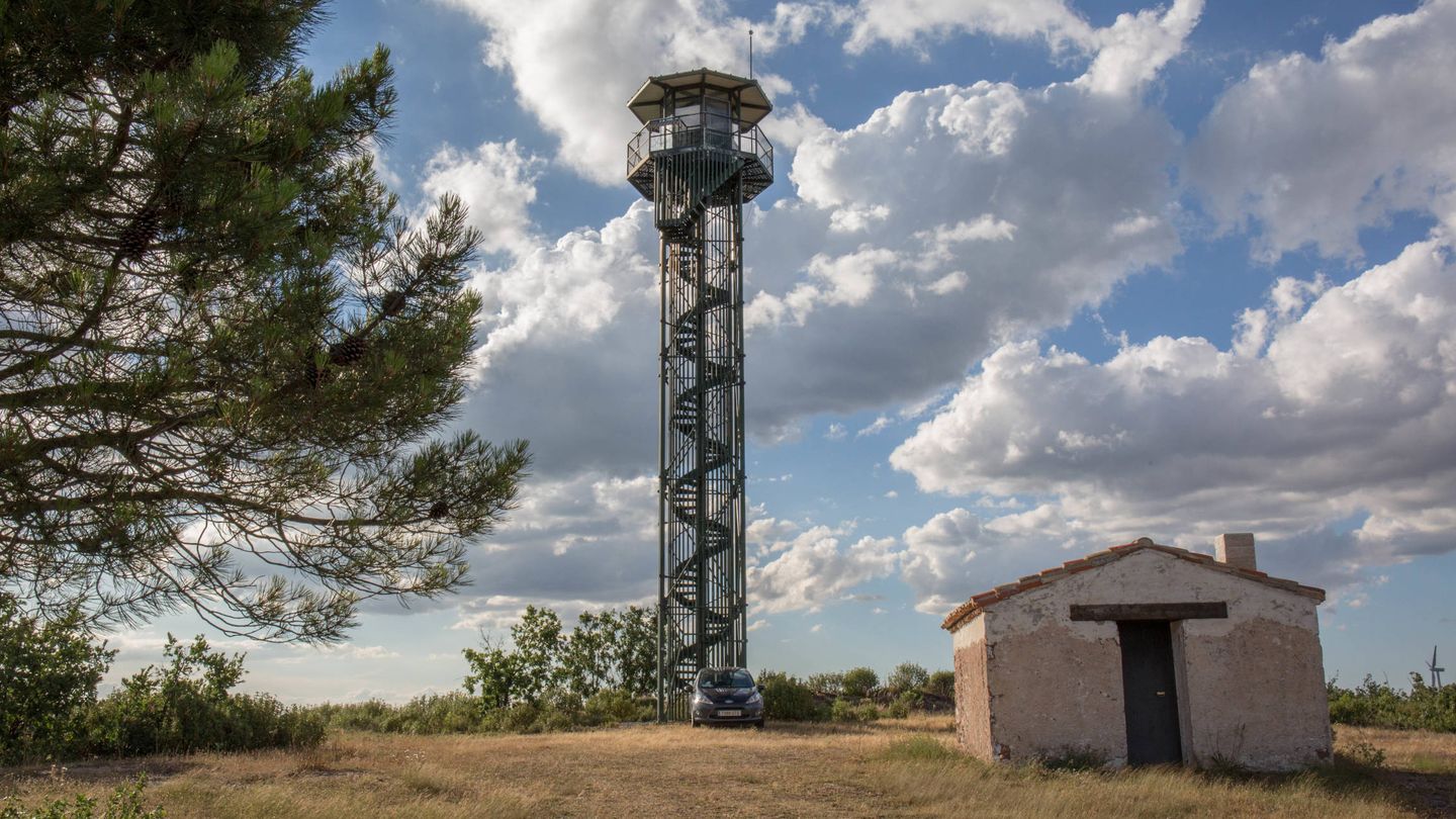 Torre de vigilancia en Selas, una de las más modernas de todo el Alto Tajo. (D.B.)