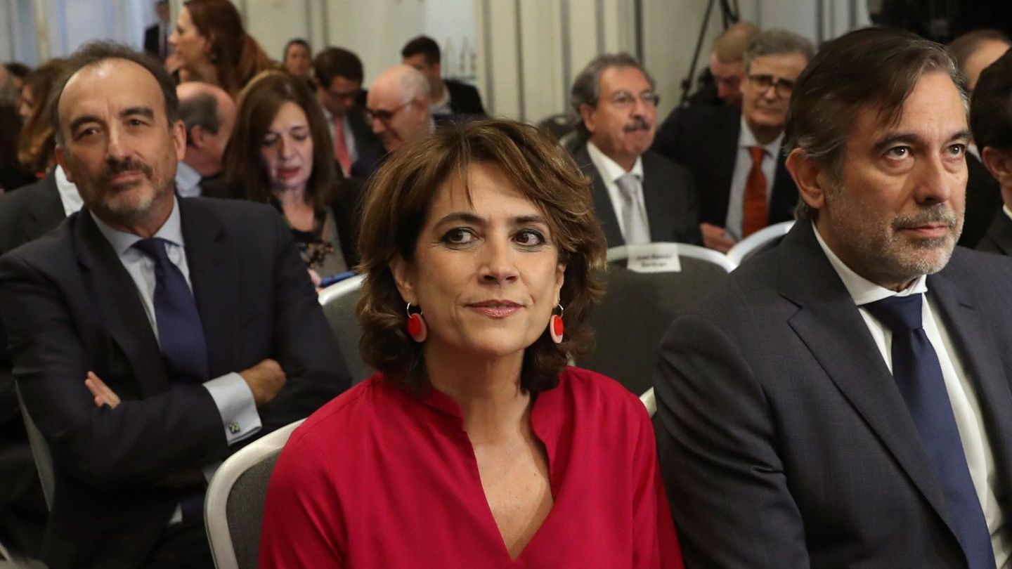Dolores Delgado, junto al presidente de la Sala Penal del TS, Manuel Marchena y Enrique López. (EFE)
