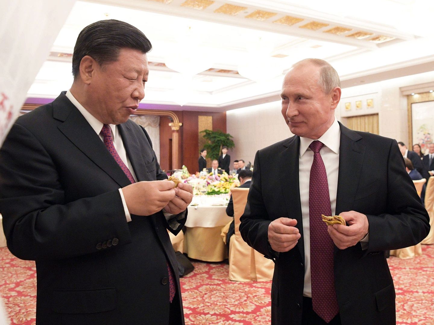 Putin habla con Xi durante su visita a Pekín en una cumbre euroasiática que prácticamente coincidió con el G7 de Canadá (EFE)