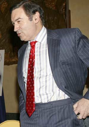 Pedro J. Ramírez, anfitrión en Mallorca del director del 'Wall Street Journal' y 'tercer hijo' de Murdoch