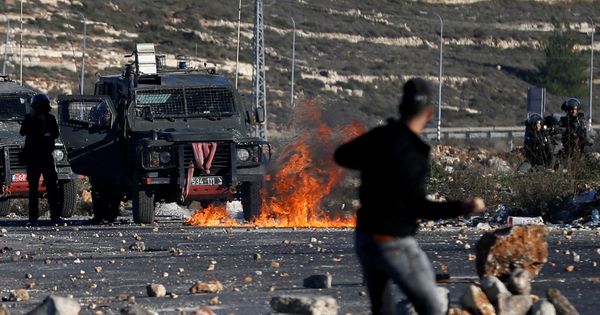 Foto: Enfrentamientos entre palestinos y tropas israelíes cerca del asentamiento de Beit El, próximo a Ramala. (Reuters) 