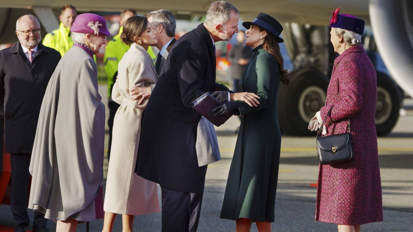 Los Reyes junto a la familia real de Dinamarca. (Cordon Press)