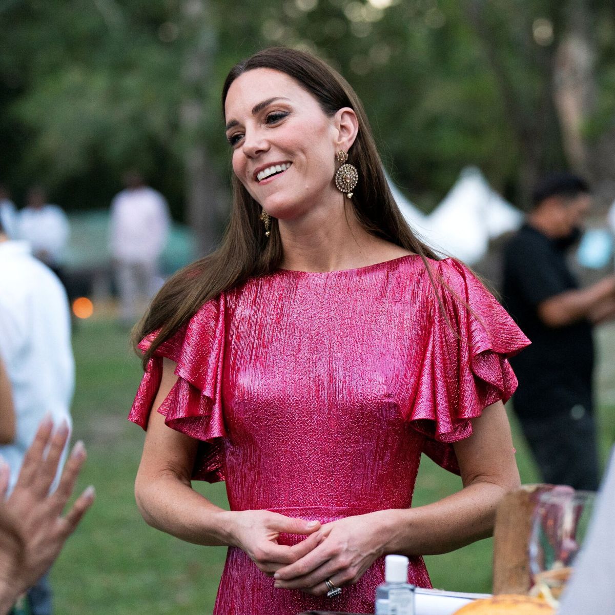 Kate Middleton llevó el vestido rosa con brillos que querrás llevar a tu  próxima boda o graduación