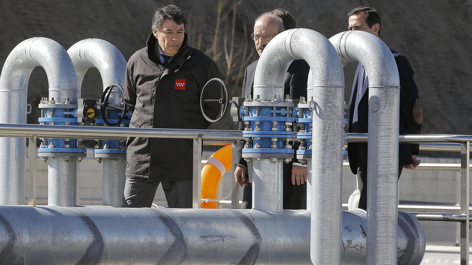 Foto: Ignacio González, expresidente de la Comunidad de Madrid, visitando instalaciones del Canal de Isabel II en marzo de 2014.