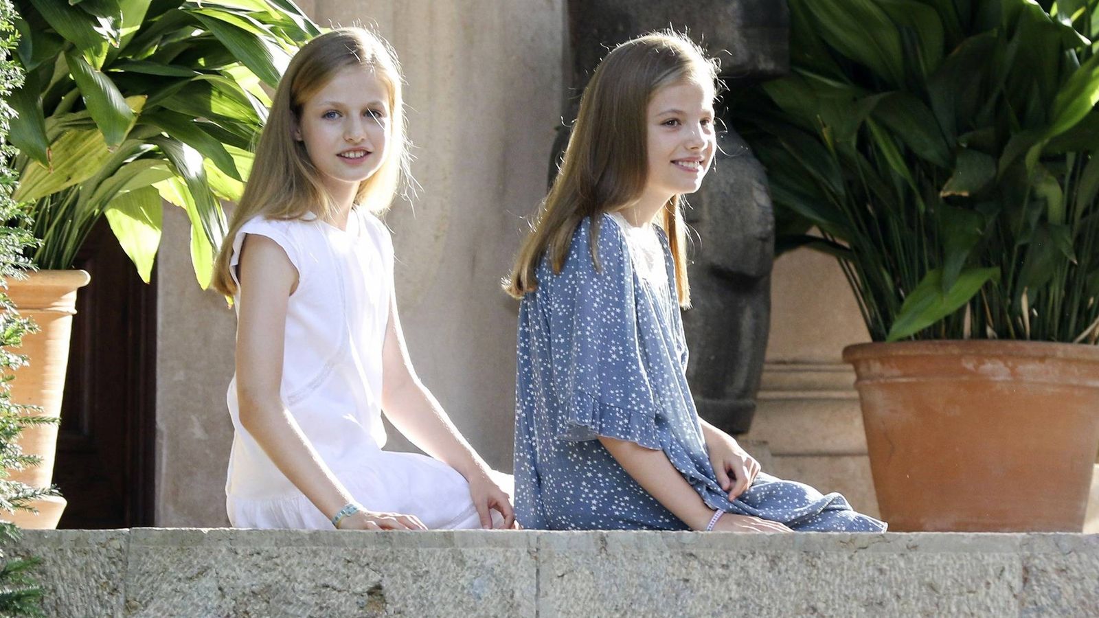 Foto: La princesa Leonor y la infanta Sofía, en Palma de Mallorca el verano pasado. (Getty)