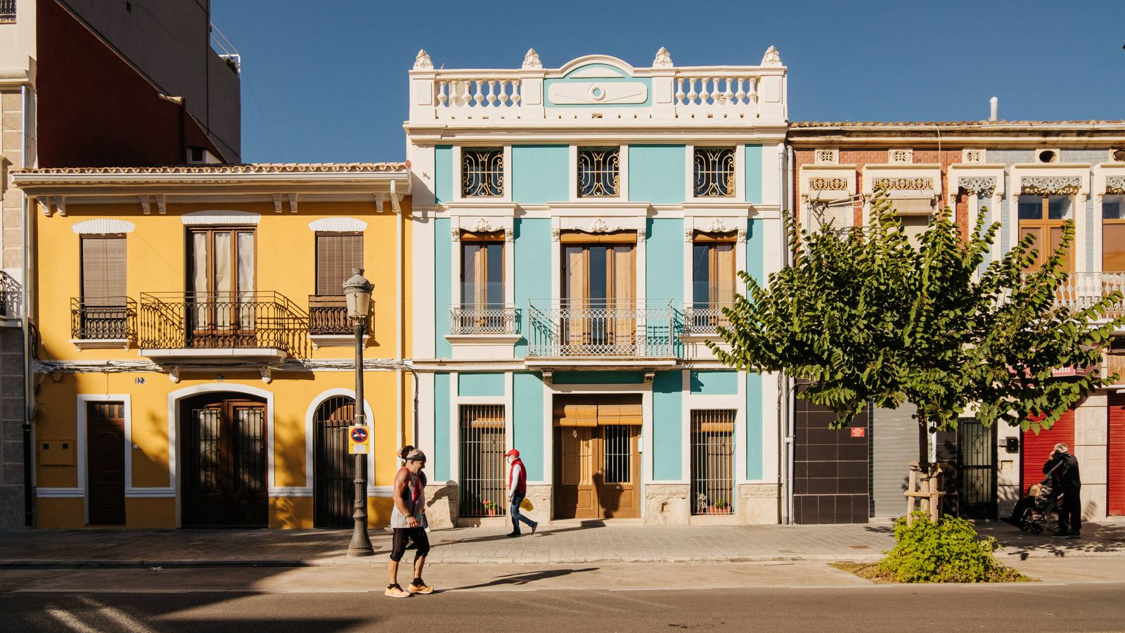Valencia se está llenando de nuevos edificios que quieren ser como sus vecinos…pero sin ellos