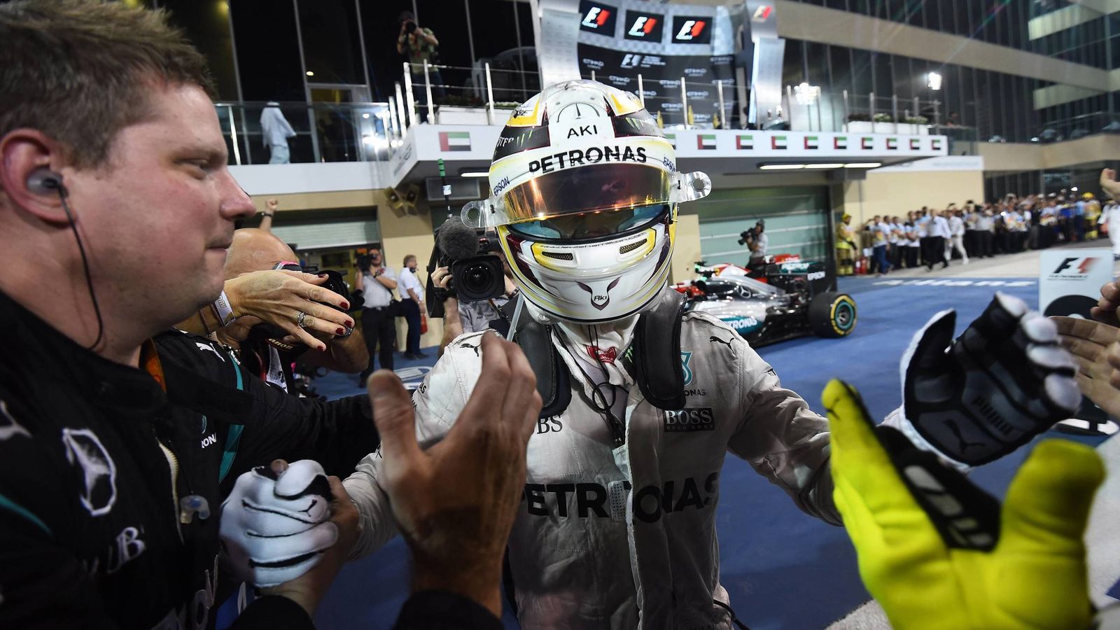 Foto: Lewis Hamilton nada más terminar el GP de Abu Dabi.