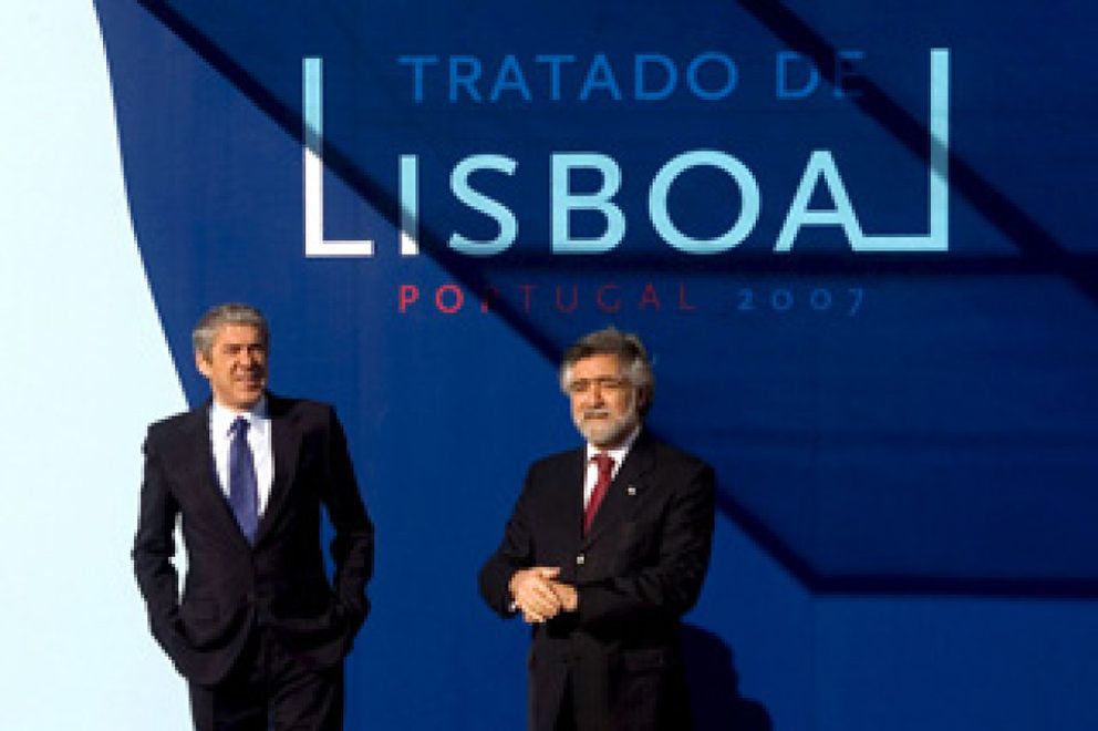 Foto: Los líderes de la Unión Europea firman el Tratado de Lisboa