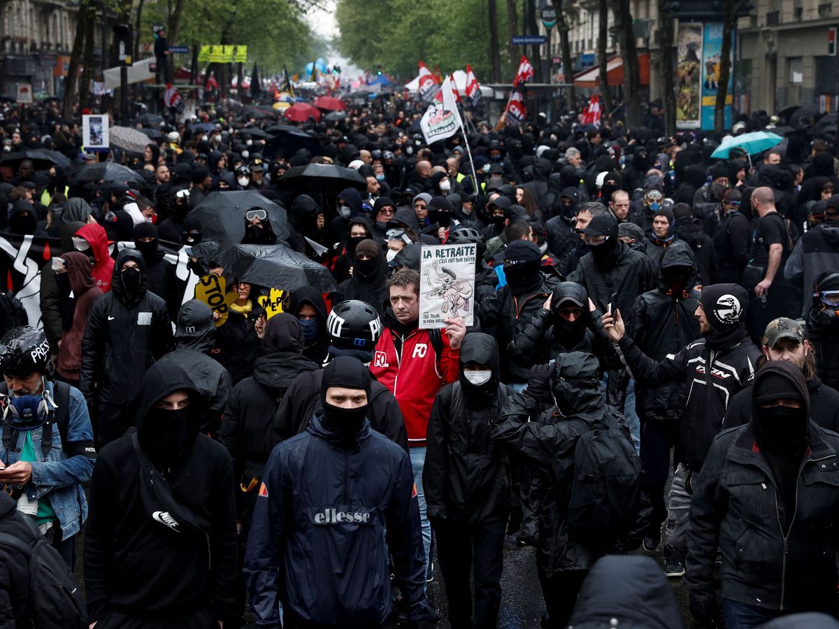 Foto: Marcha por el Día Internacional de los Trabajadores en París. (Reuters/Benoit Tessier)