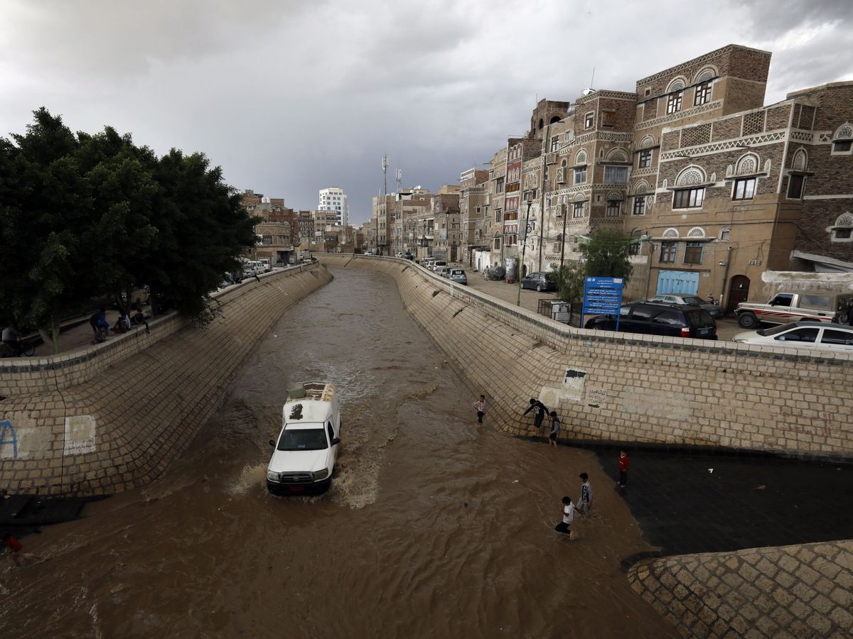 Foto: Inundaciones en Yemen. Foto: EFE EPA YAHYA ARHAB