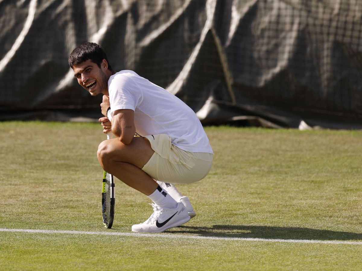 Foto: Alcaraz, en un entrenamiento antes de Wimbledon. (Reuters/Andrew Couldridge)