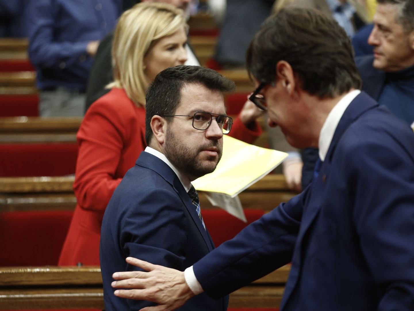 Pere Aragonès con Salvador Illa en el Parlament. (EFE/Quique García) 