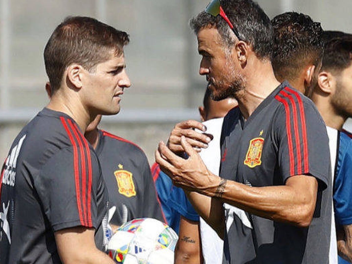 Robert Moreno, junto a Luis Enrique, durante un entrenamiento de la Selección. (EFE)