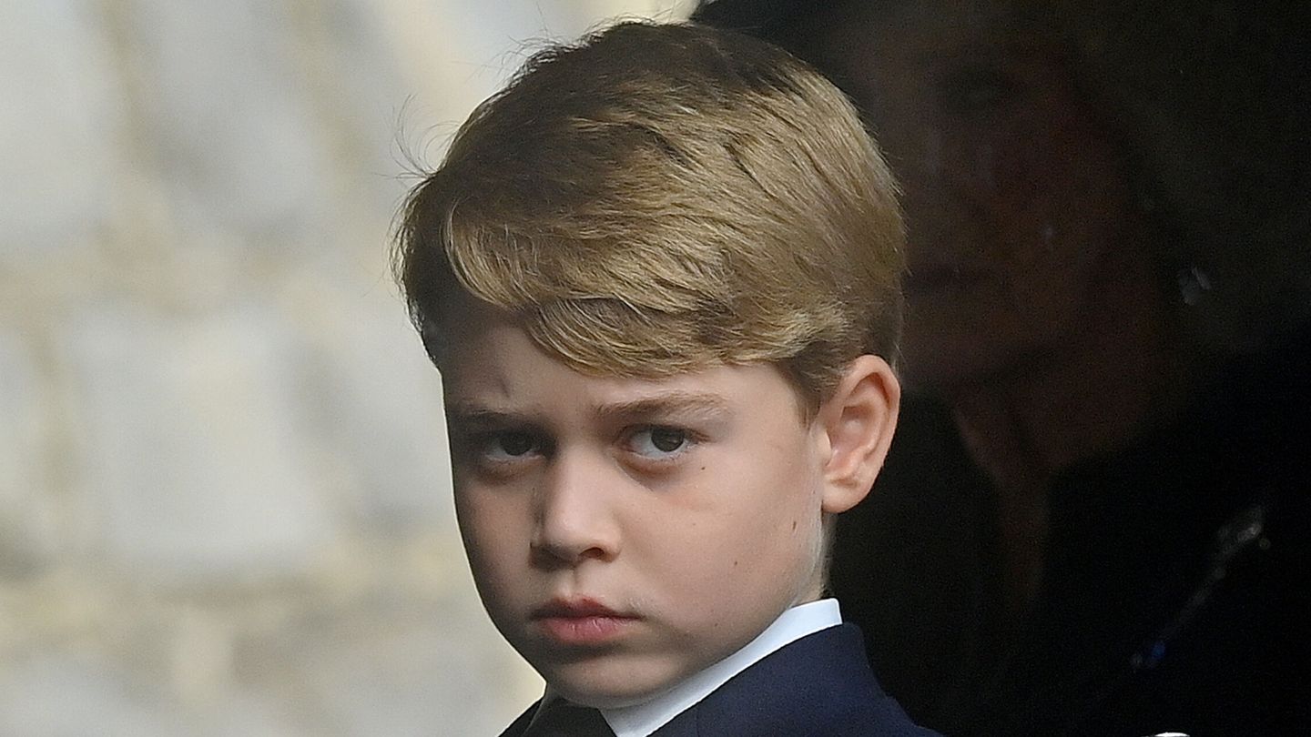 El príncipe George, en el funeral de Isabel II. (Reuters/Justin Setterfield)
