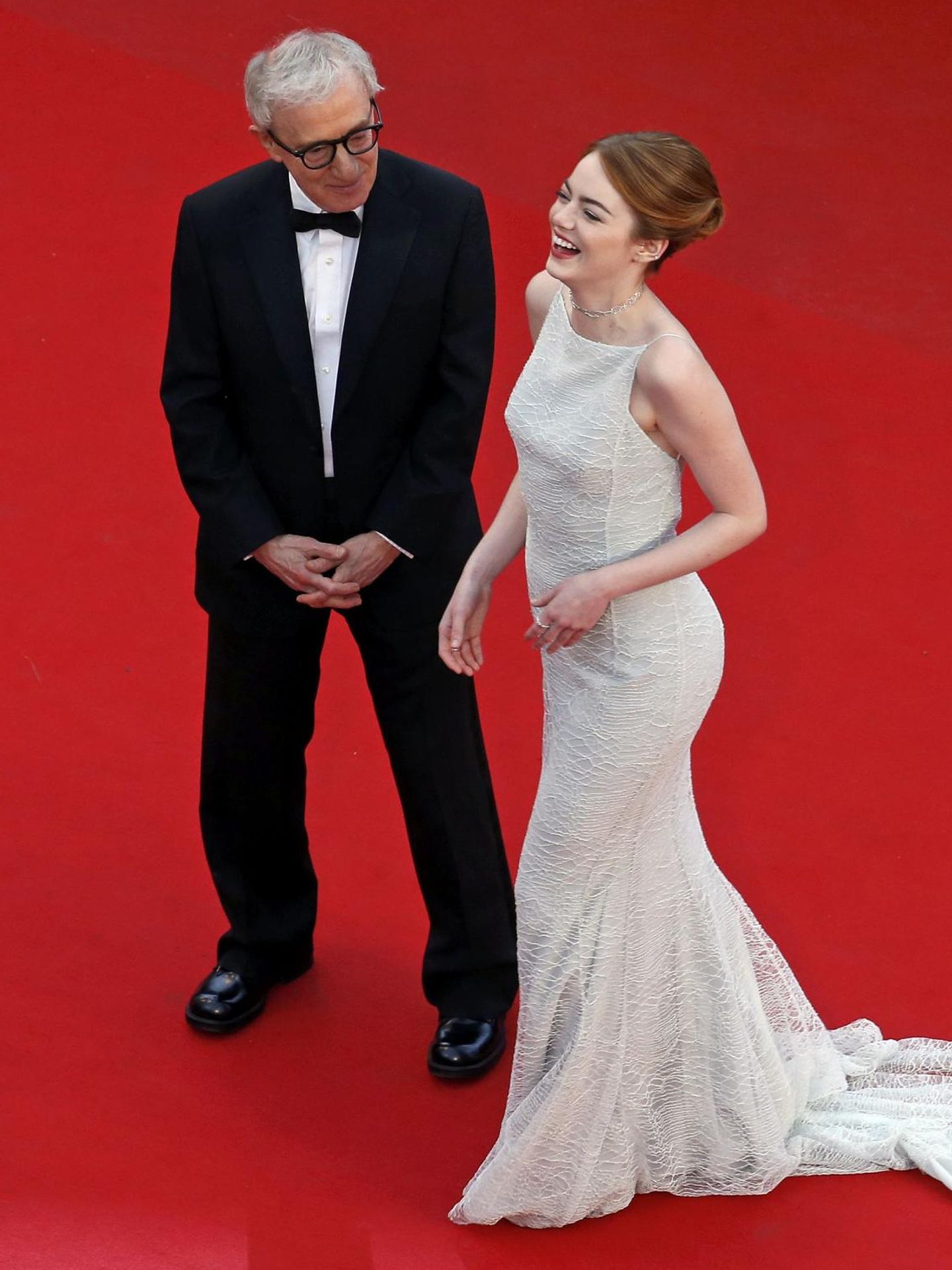 El director Woody Allen con la actriz Emma Stone en el Festival de Cannes en 2015. (Reuters/Eric Gaillard)
