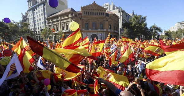 Foto: Manifestación de 'Todos somos Cataluña' contra la independencia (EFE)