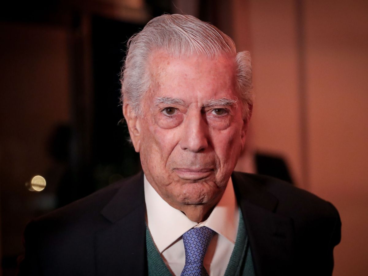 Foto: El nobel Vargas Llosa, en una conferencia en Uruguay el pasado mayo. (EFE/Martínez)