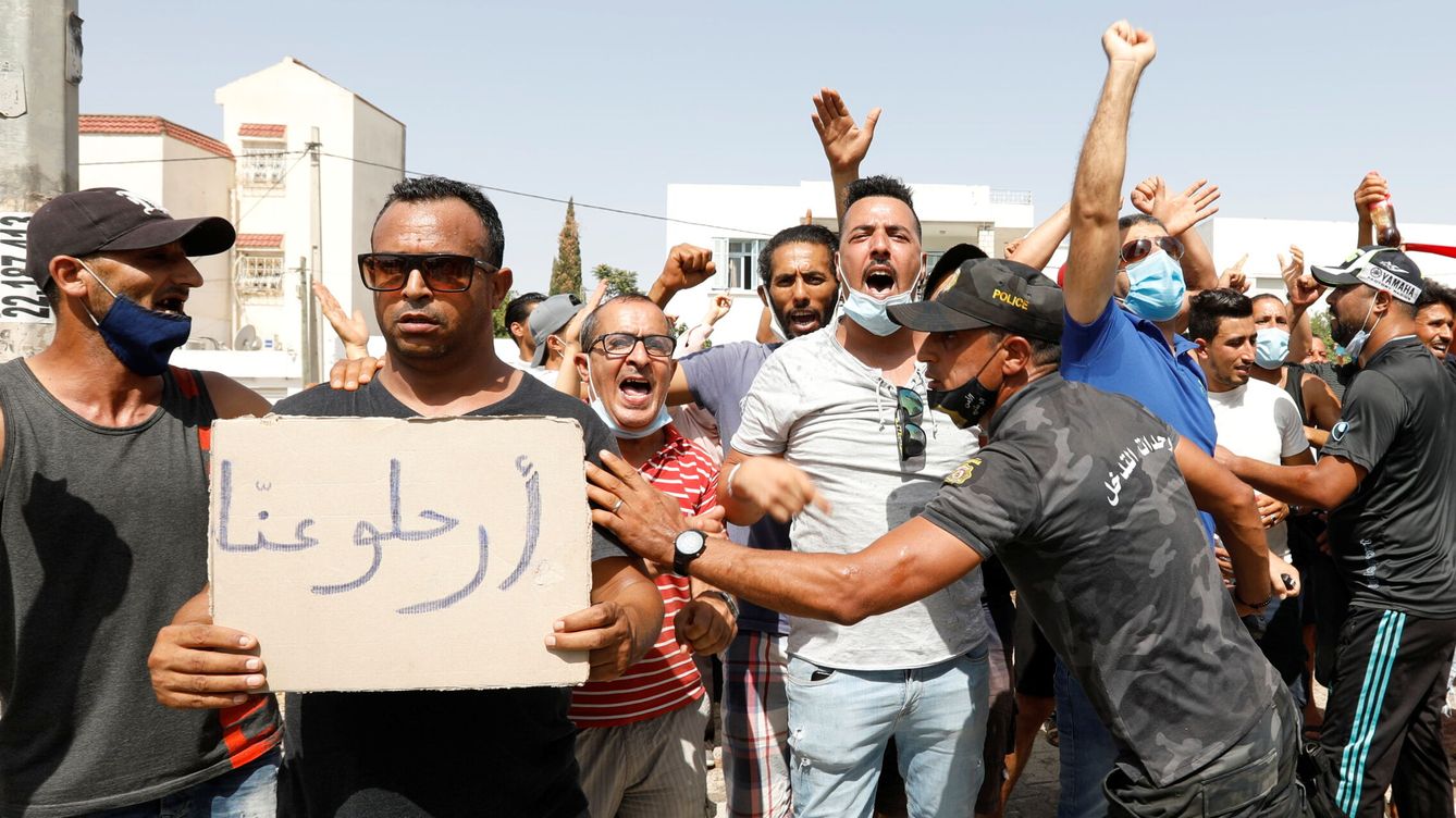 Foto: Manifestaciones en Túnez en favor del presidente Said. (Reuters)