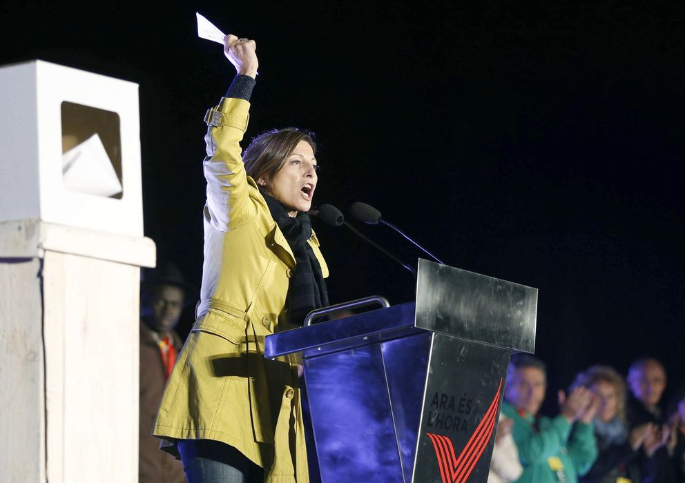 Foto: La presidenta de la Asamblea Nacional de Catalunya, Carme Forcadell, durante su intervención en el el acto final de la campaña. (EFE)