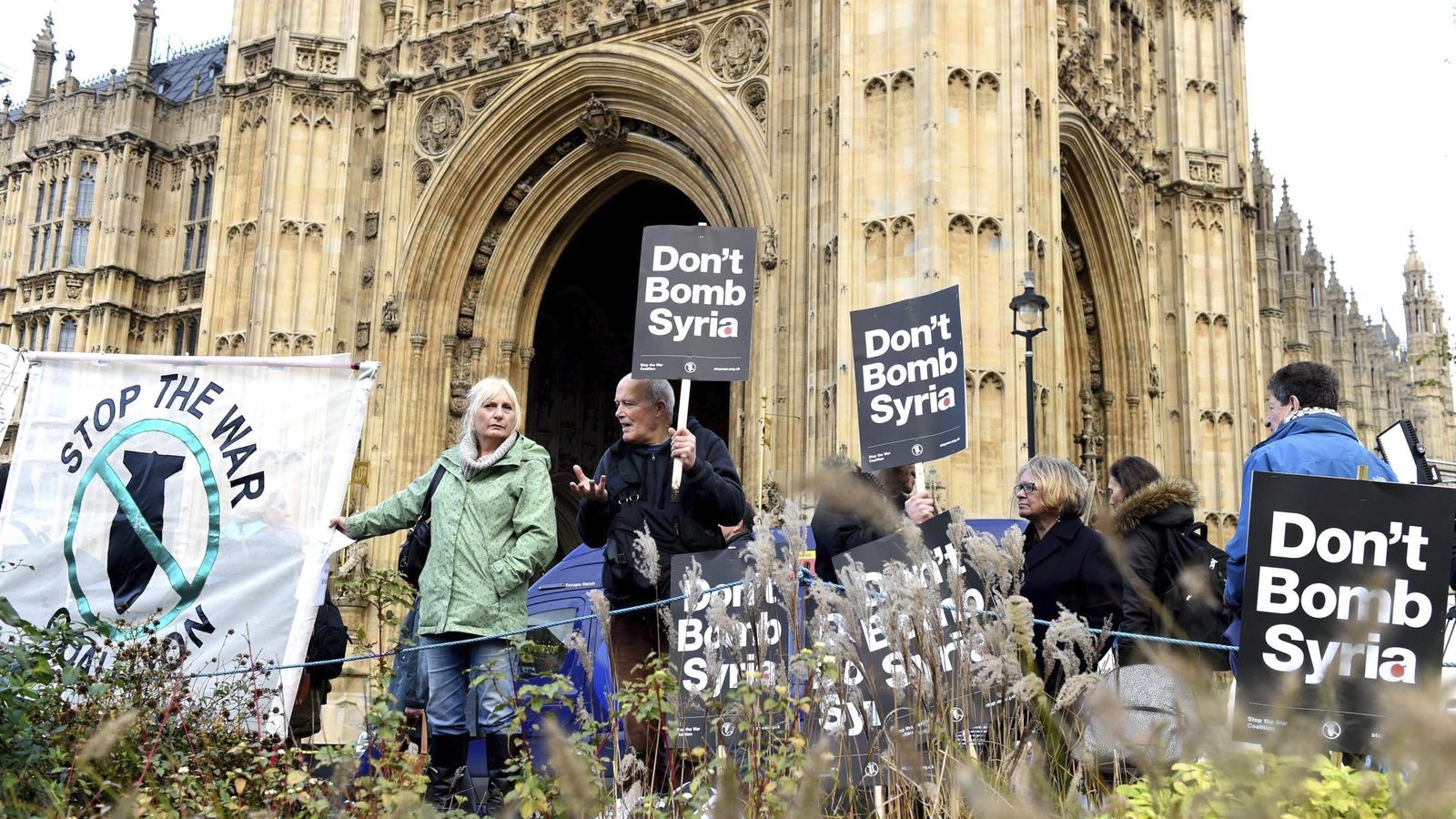 Foto: Cientos de personas se manifiestan en Londres en contra de atacar en Siria. (EFE)
