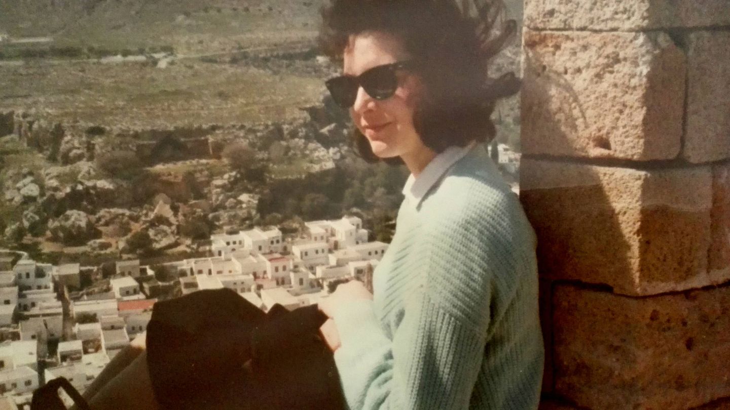 Mi madre en Grecia durante su luna de miel.