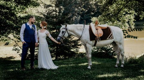 En coche, en bici, a caballo... 4 originales formas de llegar a tu boda