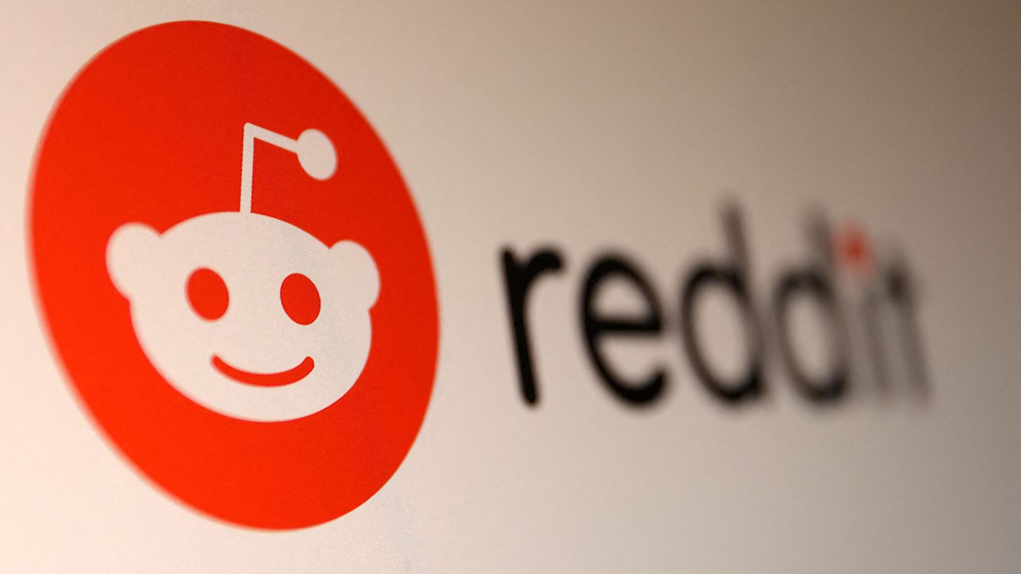 Ilustración con el logo de Reddit. (Reuters/Dado Ruvic)