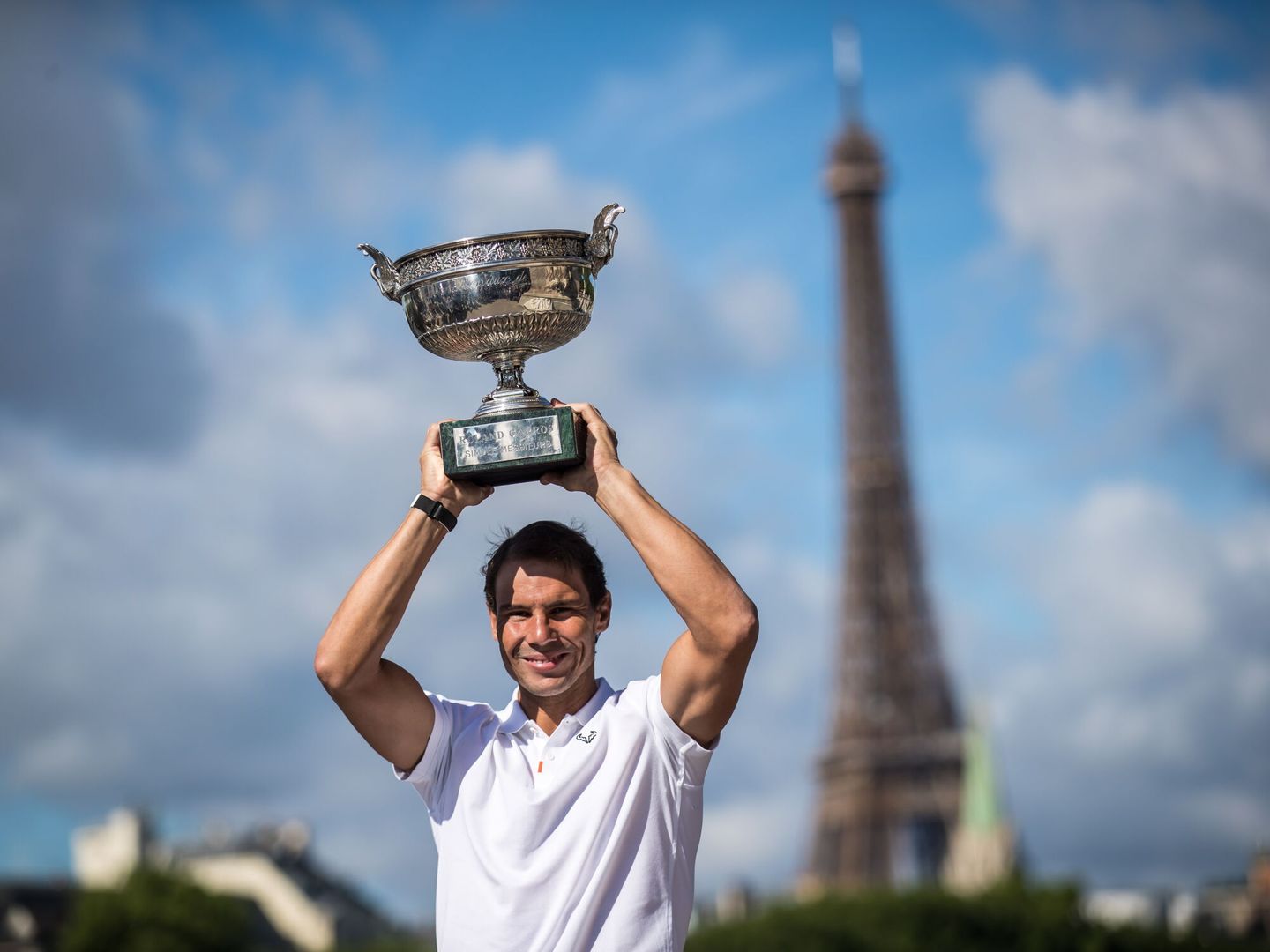 Rafa Nadal, con su 14º trofeo de Roland Garros. (EFE)