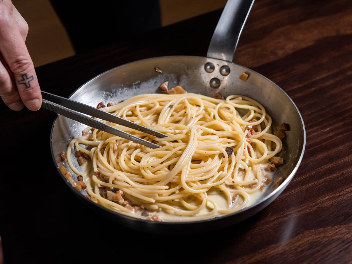 Foto: Spaghetti a la carbonara y a la siciliana, es decir, con trufa negra, en el restaurante Ozio Gastronómico de Madrid. (Cortesía)