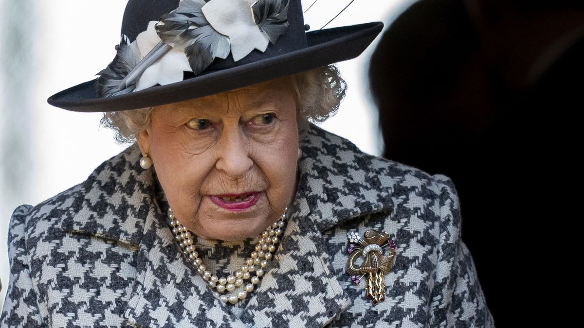 Isabel II se traga un segundo sapo: su apoyo público a otro familiar incómodo