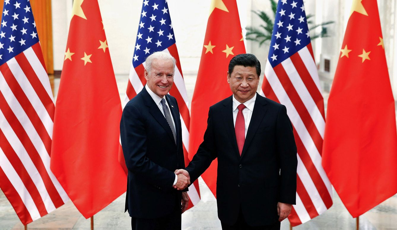 Joe Biden y Xi Jinping, en una imagen de 2013. (Reuters)