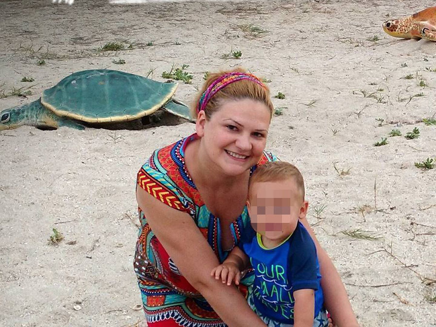Pilar Garrido, la española asesinada en México, junto a su hijo. 