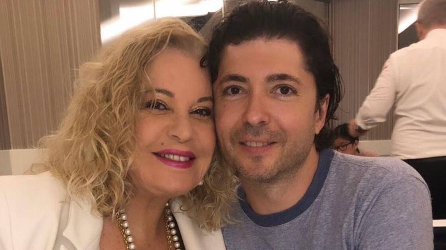 Bárbara Rey y su hijo Ángel Cristo Jr en una imagen de sus redes sociales. (Instagram/@barbarey_oficial)
