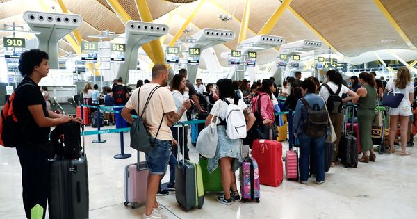 Foto: Complicaciones para las aerolíneas con operaciones en Madrid-Barajas. (EFE)