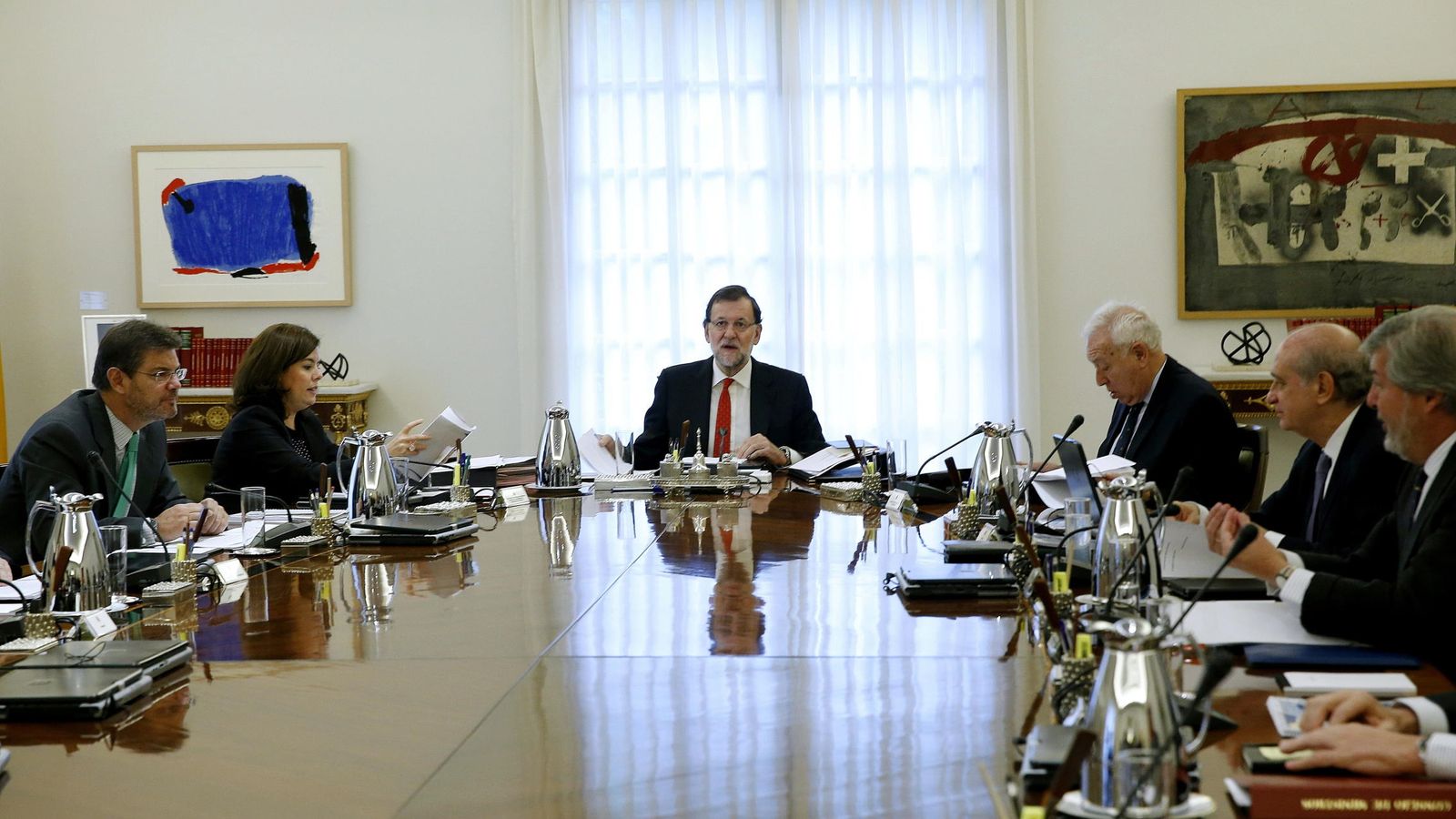 Foto: El presidente del Gobierno, Mariano Rajoy, durante una reunión extraordinaria del Consejo de Ministros, celebrado en en el palacio de La Moncloa. (Efe)