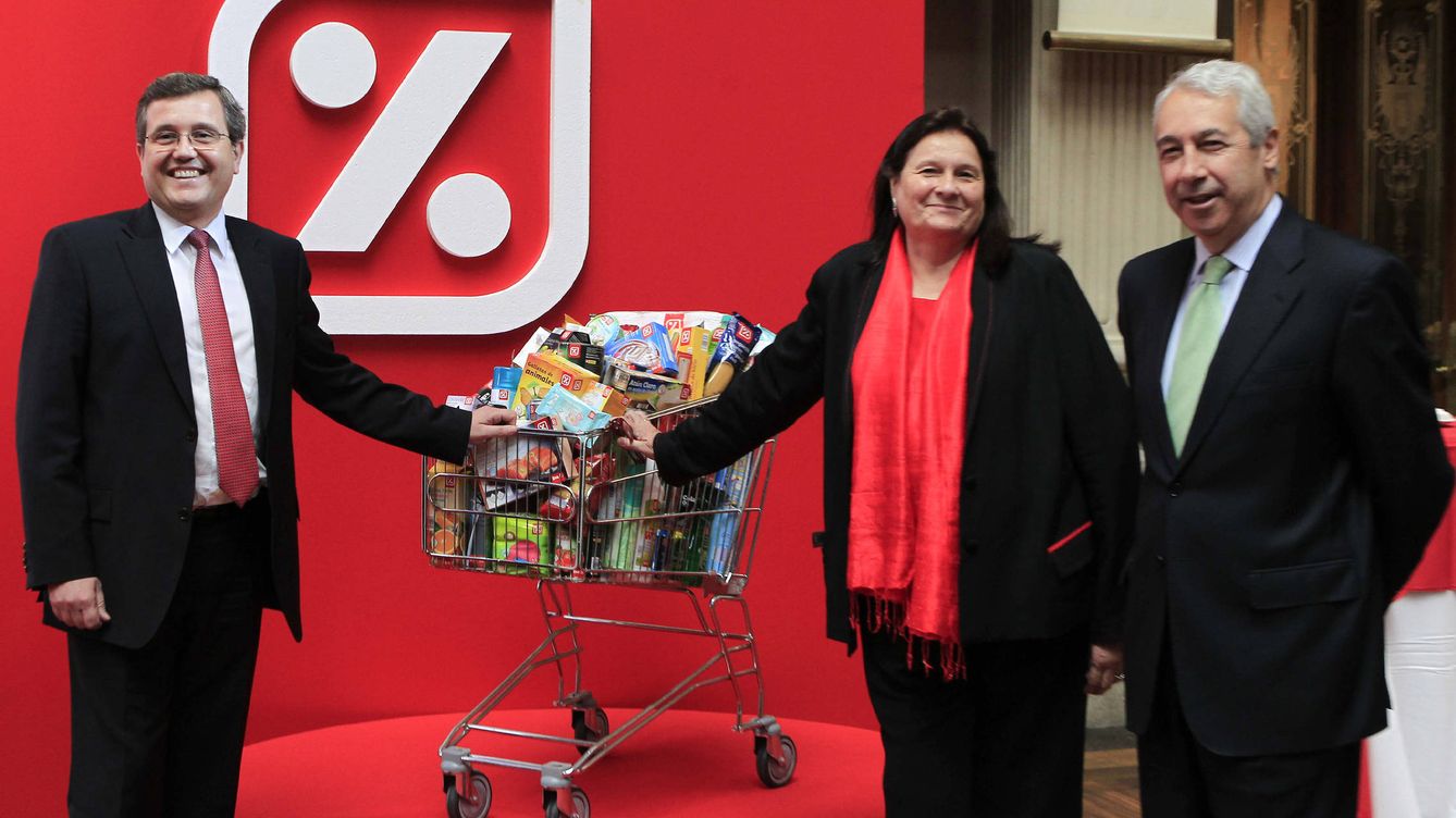 Foto: El consejero delegado de supermercados Día, Ricardo Currás (i) y la presidenta no ejecutiva, Ana María Llopis. (EFE)
