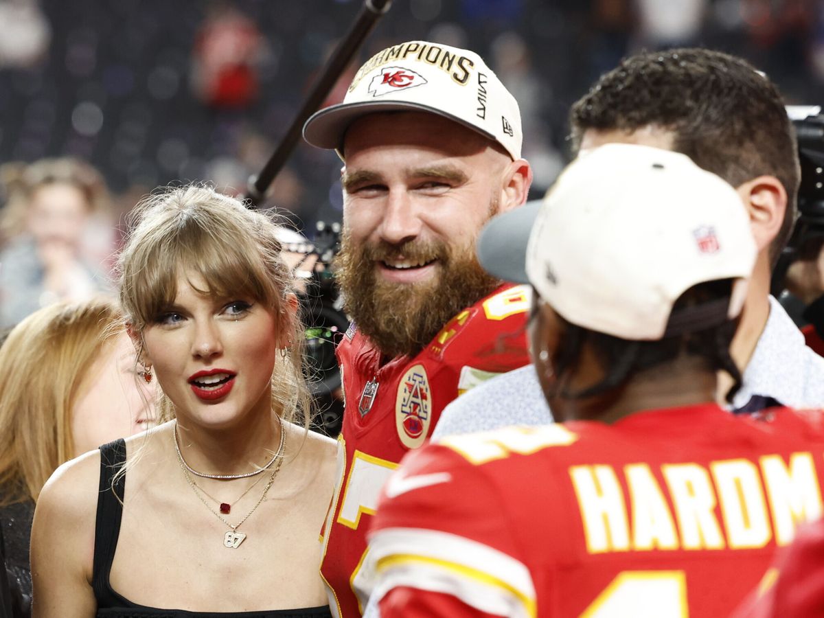 Foto: Taylor Swift y Travis Kelce, en la celebración de la LVIII Super Bowl el pasado febrero. (EFE)