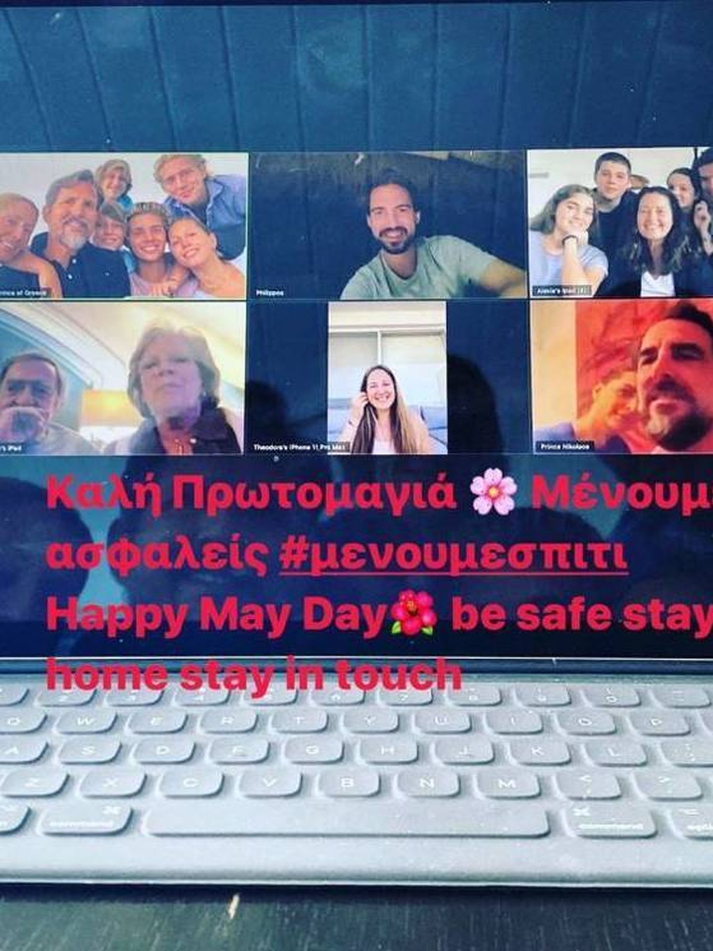 La familia real griega, reunida a través de videollamada. (@pavlosgreece)
