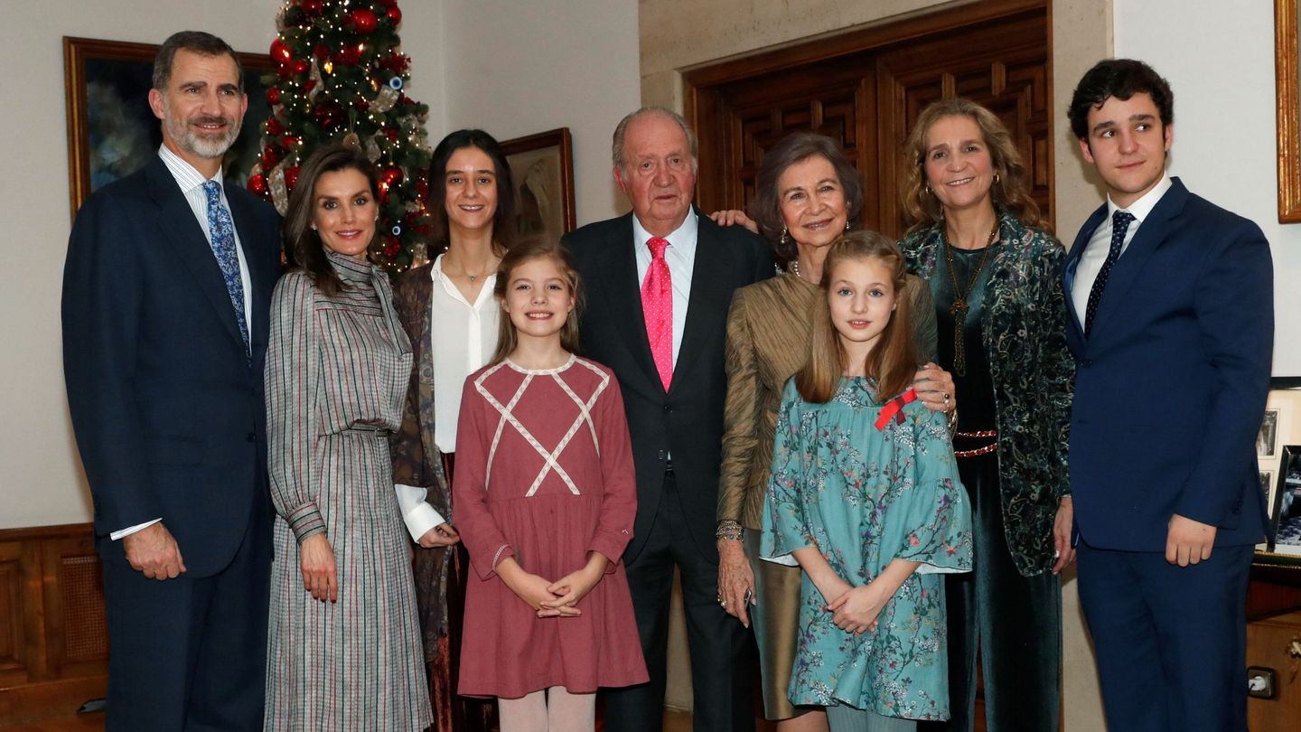 Fotografía oficial del 80 cumpleaños del rey Juan Carlos I, en el Palacio de la Zarzuela. (EFE)