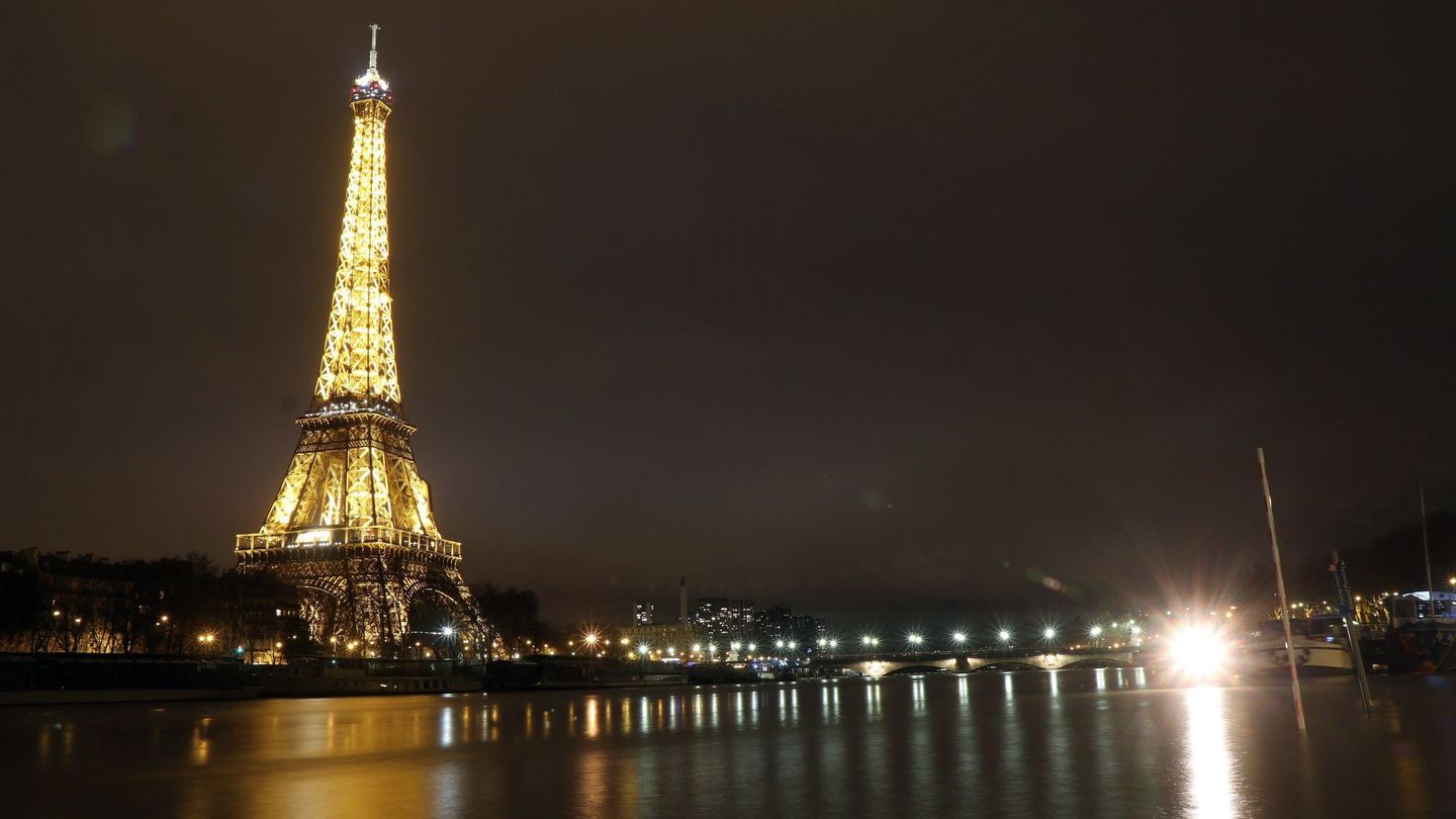 Vista de la Torre Eiffel junto al río Sena en París (Francia) en enero de 2018 | Efe