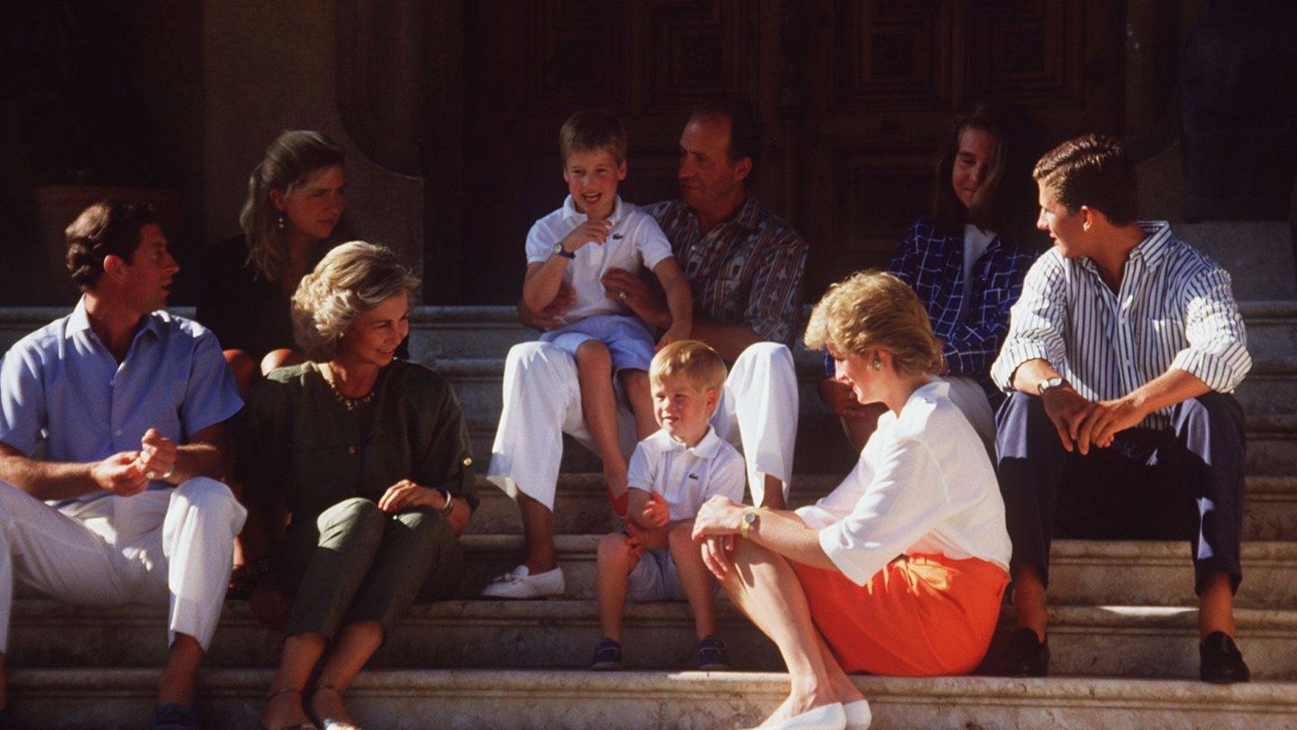 Los príncipes de Gales, de vacaciones en Mallorca con la familia real española. (Cordon Press)