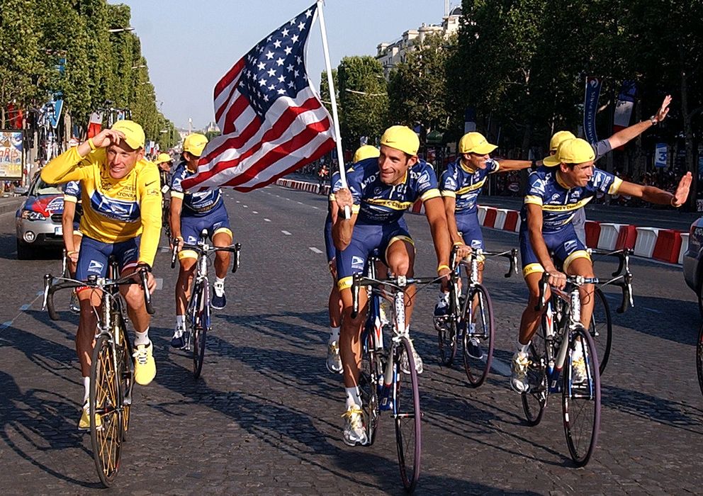Foto: Lance Armstrong, tras ganar el Tour de Francia en el año 2004.