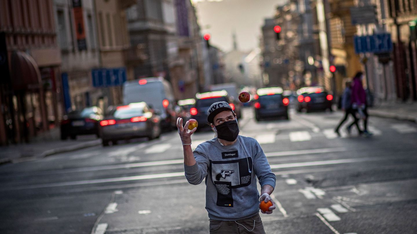 Un artista callejero, en Praga. (Reuters)