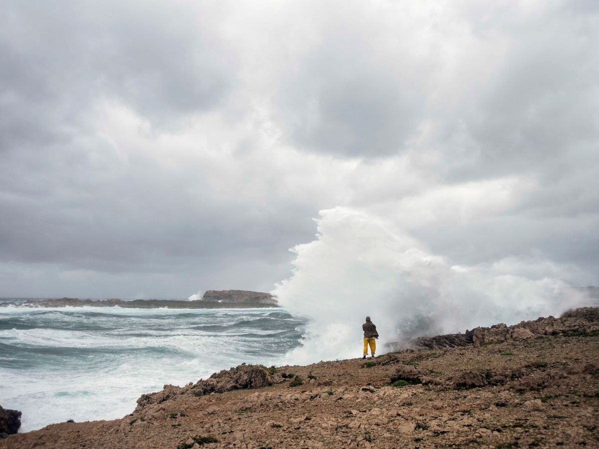 Foto: La borrasca "blas" deja menorca incomunicada por mar. (EFE/David Arquimbau Sintes)