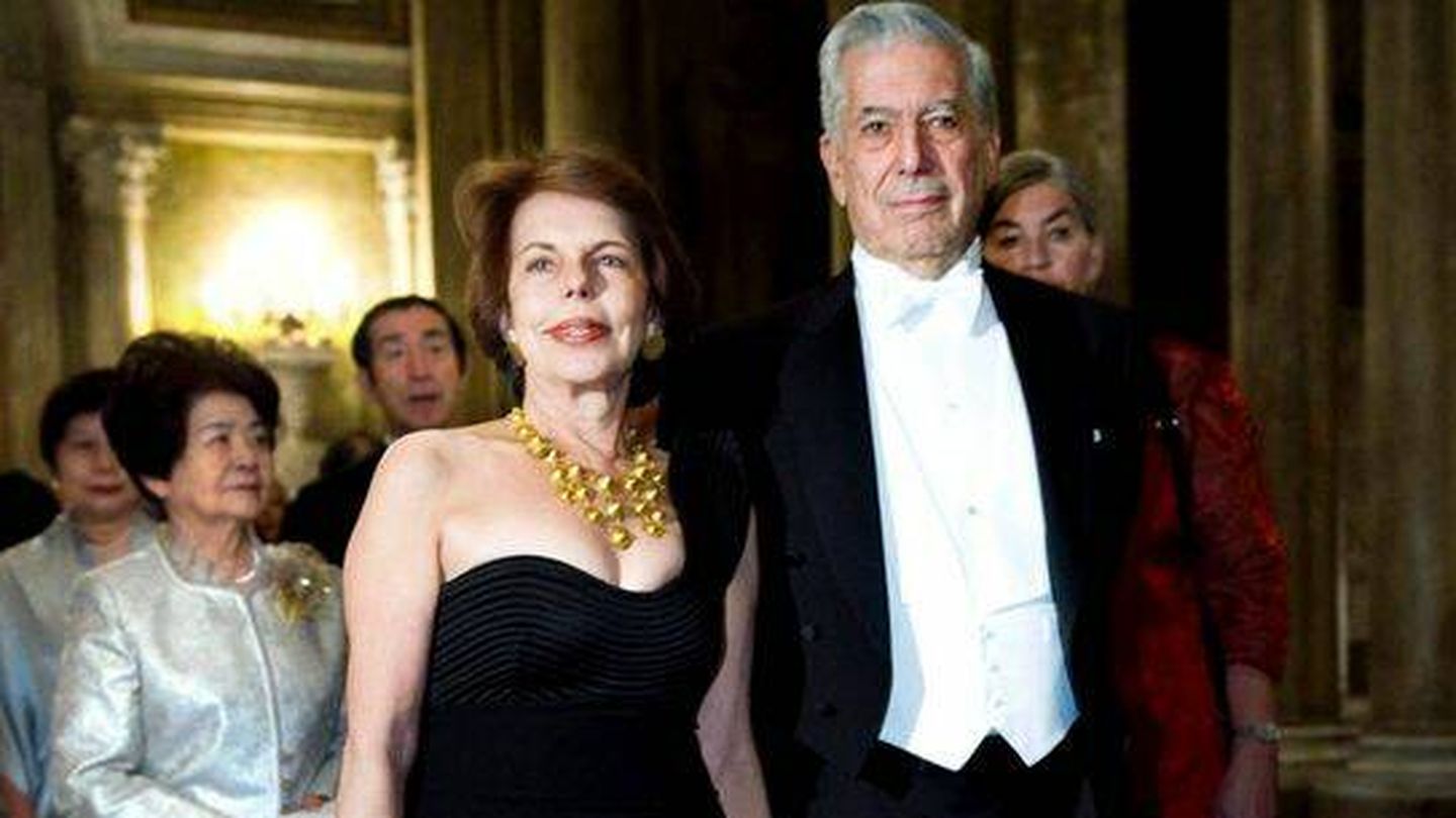  Mario Vargas Llosa y su entonces esposa, Patricia Llosa, en 2010 en Estocolmo. (EFE/Claudio Bresciani)