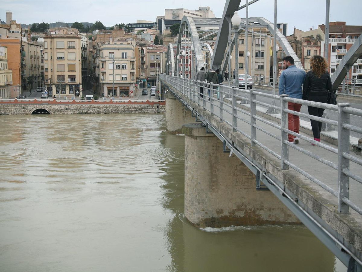 Foto: Vista del Ebro a su paso por Tortosa. (EFE/Jaume Sellart)