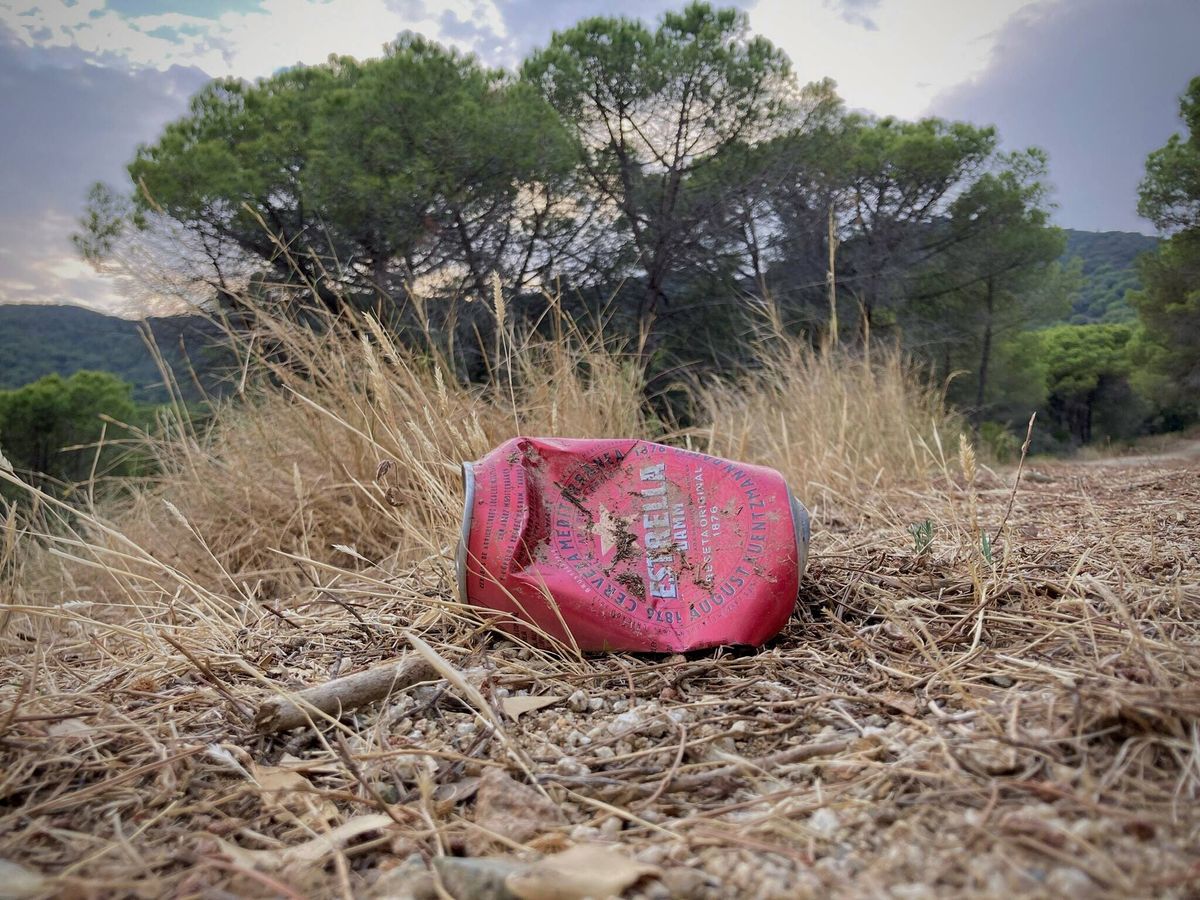 Foto: Lata abandonada en mitad del campo. (Jose Luis Gallego)