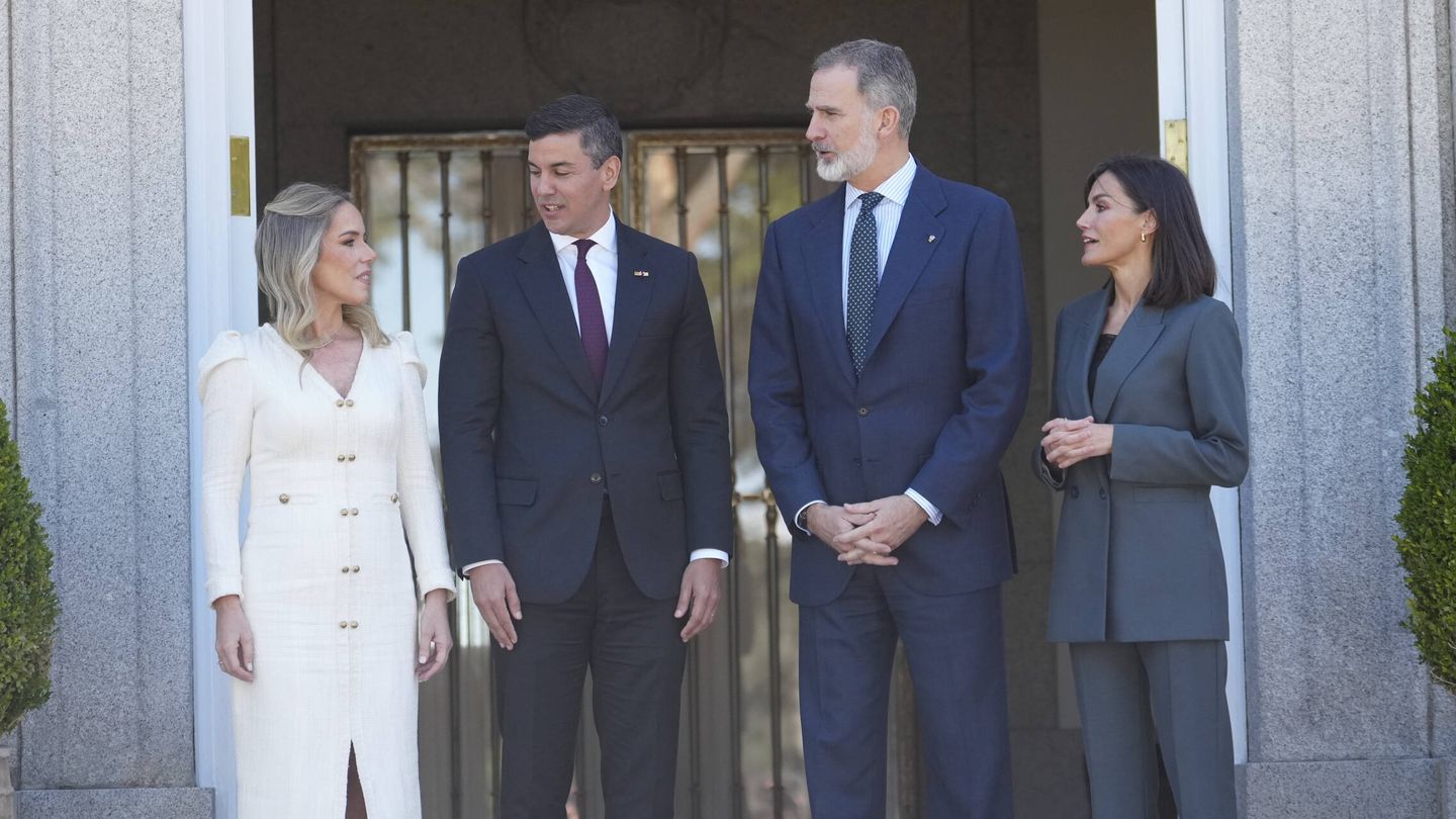 Los Reyes, junto a la pareja presidencial de Paraguay. (Limited Pictures)