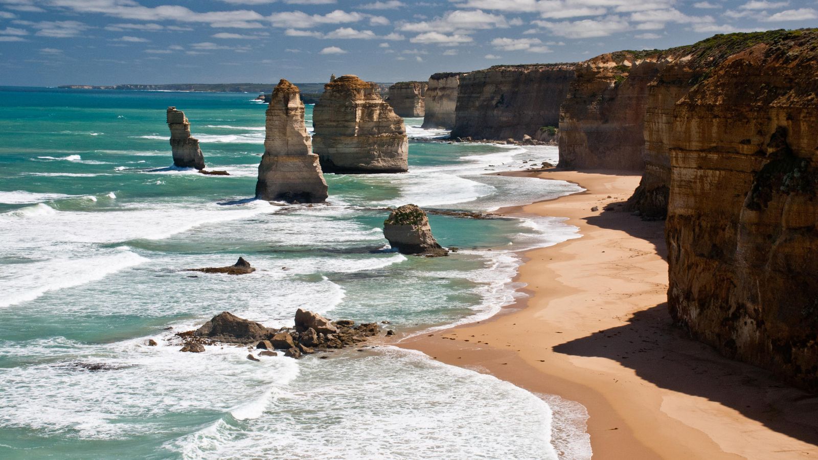 Foto: Los Doce Apóstoles, una de las formaciones geológicas más impresionantes de Australia